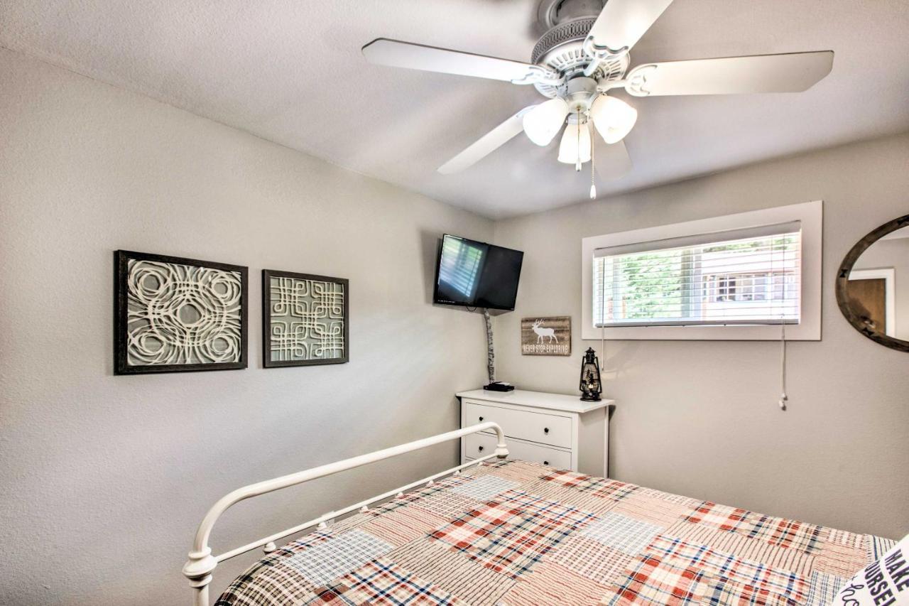 Main St Red River Ski Condo With Mountain View! Экстерьер фото