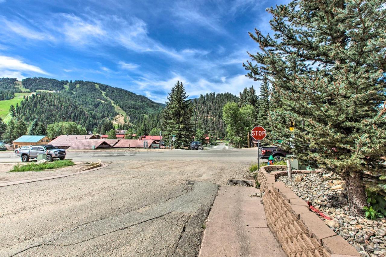 Main St Red River Ski Condo With Mountain View! Экстерьер фото