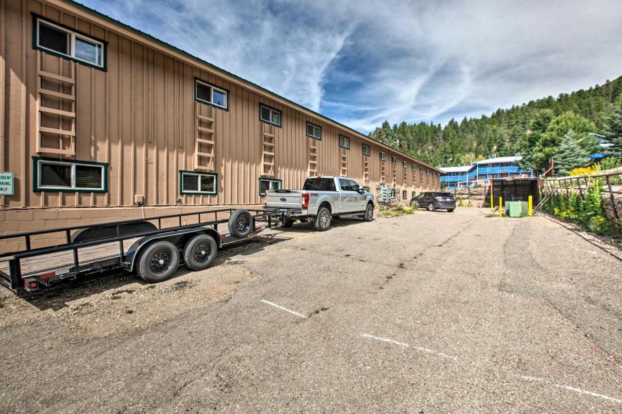 Main St Red River Ski Condo With Mountain View! Экстерьер фото