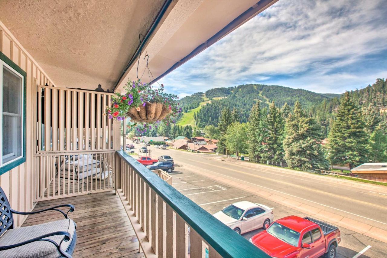 Main St Red River Ski Condo With Mountain View! Экстерьер фото