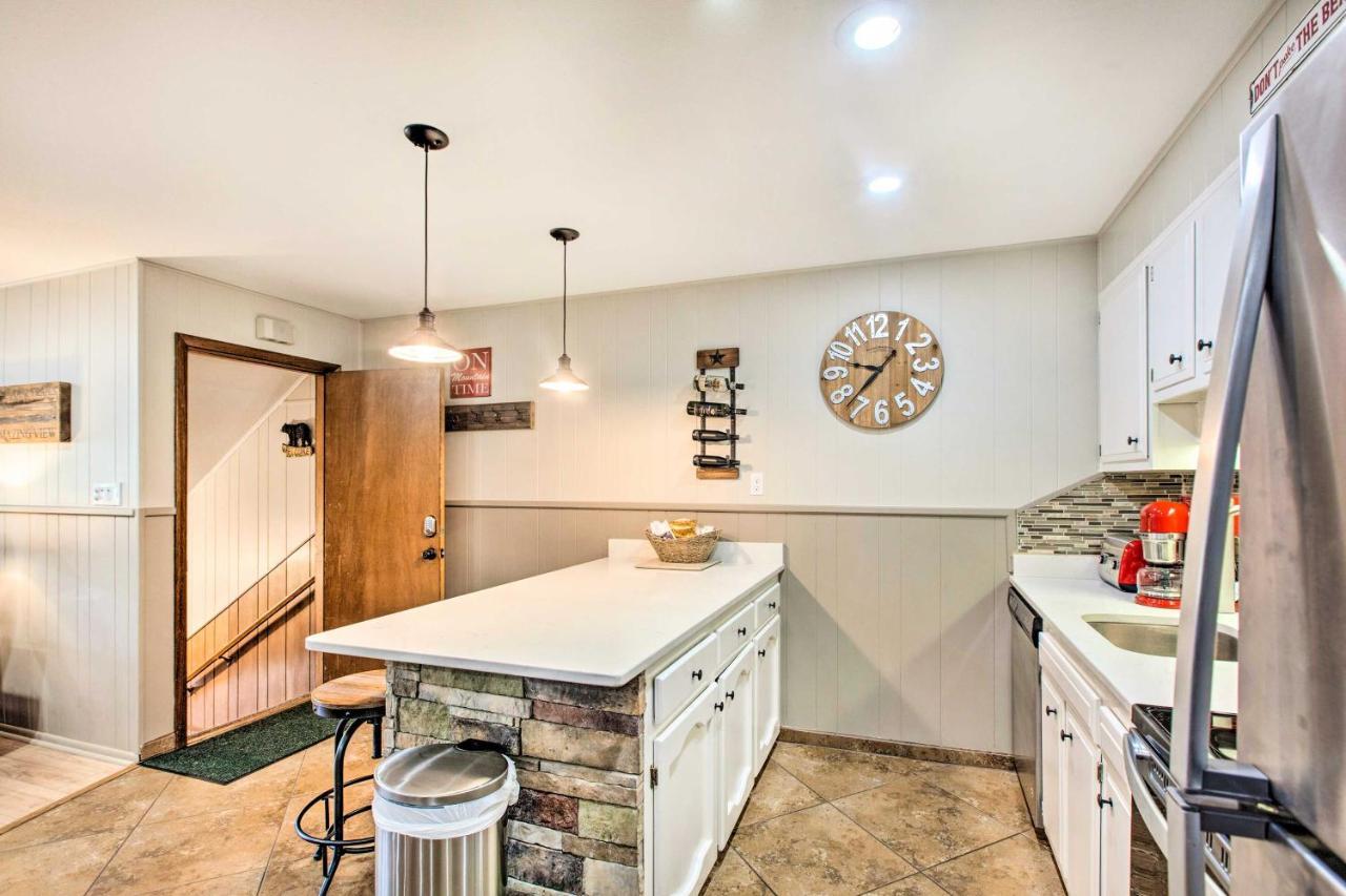 Main St Red River Ski Condo With Mountain View! Экстерьер фото
