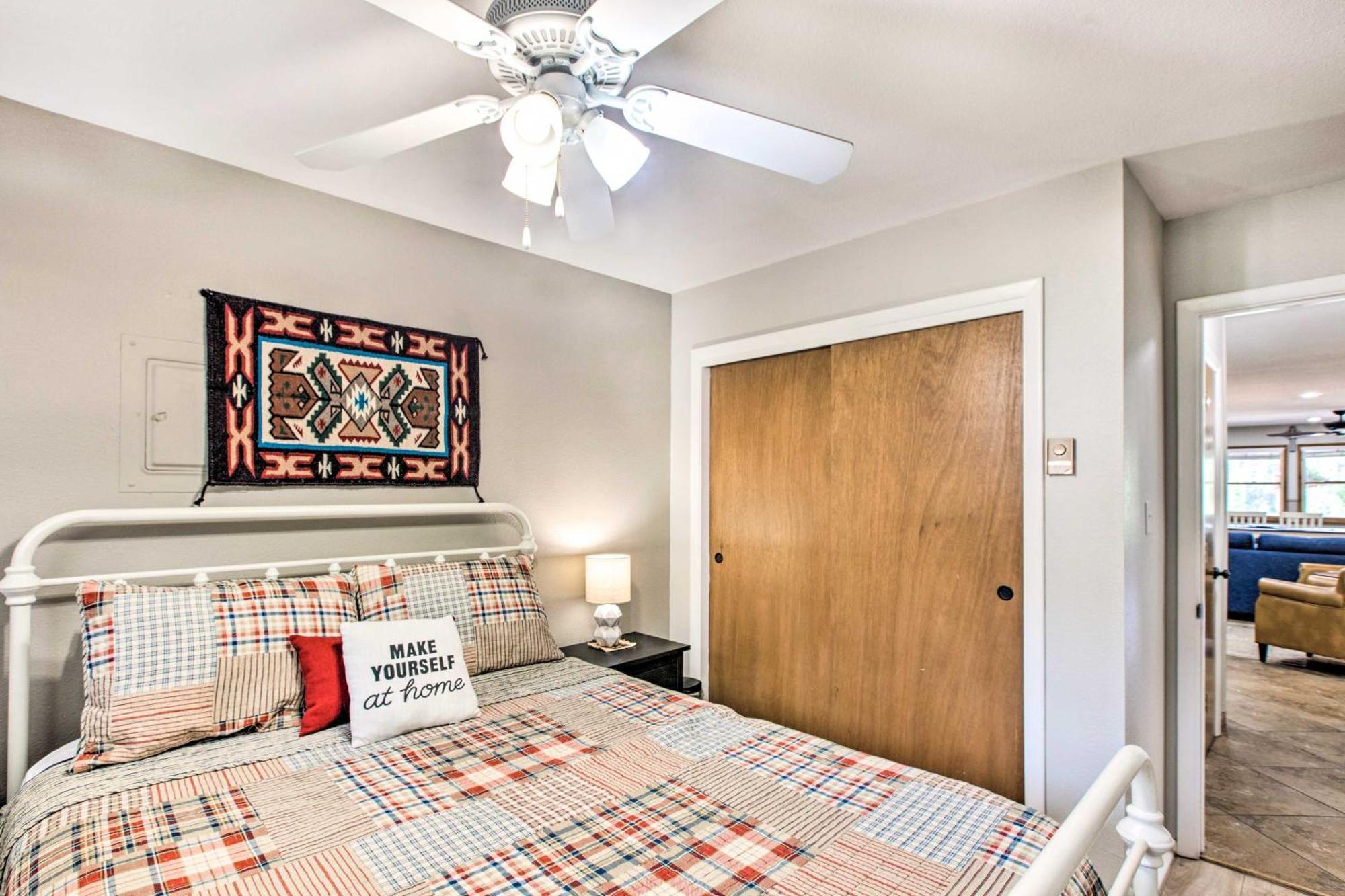 Main St Red River Ski Condo With Mountain View! Экстерьер фото